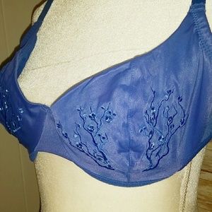 CACIQUE BRAS 2-PACK sexy embroidered demi bras!